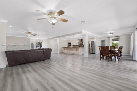 Casa en alquiler en Hollywood, Florida, 4 dormitorios, 261.43 m2 № 2030730 - foto 6