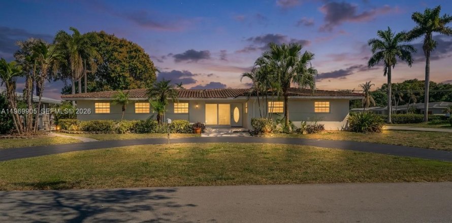 Casa en Hollywood, Florida 4 dormitorios, 261.43 m2 № 2030730