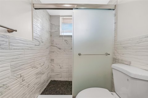 Casa en alquiler en Hollywood, Florida, 4 dormitorios, 261.43 m2 № 2030730 - foto 28