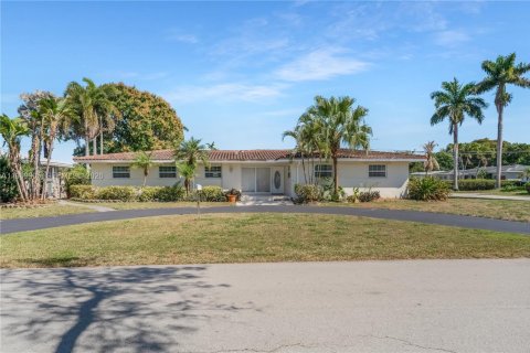 Casa en alquiler en Hollywood, Florida, 4 dormitorios, 261.43 m2 № 2030730 - foto 2