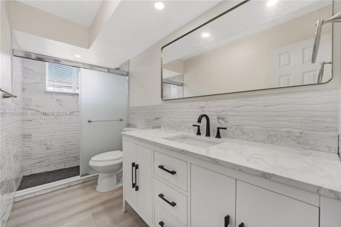 Casa en alquiler en Hollywood, Florida, 4 dormitorios, 261.43 m2 № 2030730 - foto 7