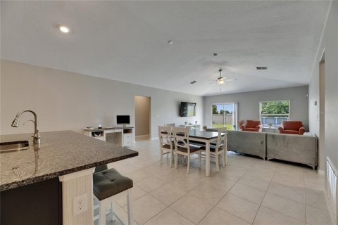 House in Palmetto, Florida 4 bedrooms, 210.89 sq.m. № 1787389 - photo 8