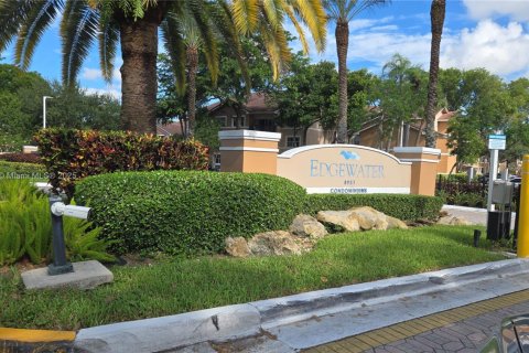 Кондоминиум с 2 спальнями в Корал-Спрингс, Флорида № 2013645