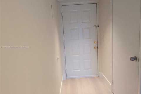 Купить кондоминиум в Корал-Спрингс, Флорида 2 спальни, 91.42м2, № 2013645 - фото 23