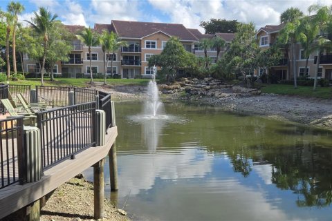 Купить кондоминиум в Корал-Спрингс, Флорида 2 спальни, 91.42м2, № 2013645 - фото 4