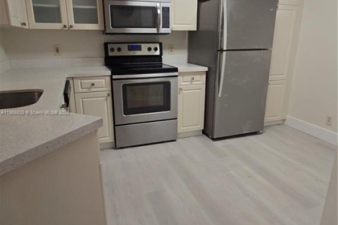 Купить кондоминиум в Корал-Спрингс, Флорида 2 спальни, 91.42м2, № 2013645 - фото 7