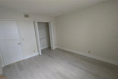 Купить кондоминиум в Корал-Спрингс, Флорида 2 спальни, 91.42м2, № 2013645 - фото 17