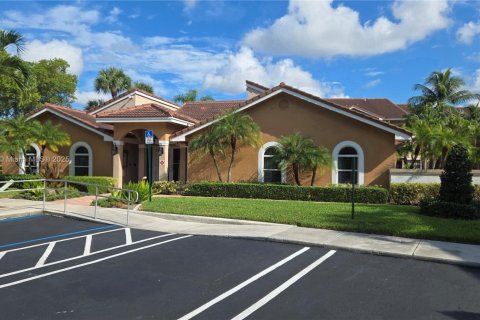 Купить кондоминиум в Корал-Спрингс, Флорида 2 спальни, 91.42м2, № 2013645 - фото 2