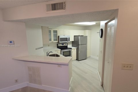 Купить кондоминиум в Корал-Спрингс, Флорида 2 спальни, 91.42м2, № 2013645 - фото 9