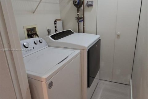 Купить кондоминиум в Корал-Спрингс, Флорида 2 спальни, 91.42м2, № 2013645 - фото 22