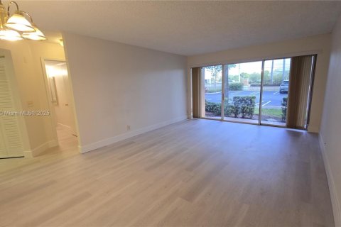 Купить кондоминиум в Корал-Спрингс, Флорида 2 спальни, 91.42м2, № 2013645 - фото 10