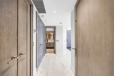 Condo in Bal Harbour, Florida, 2 bedrooms  № 1857111 - photo 18