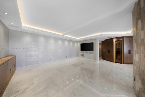 Condo in Bal Harbour, Florida, 2 bedrooms  № 1857111 - photo 6