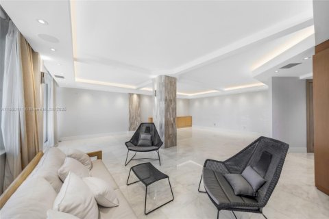 Condo in Bal Harbour, Florida, 2 bedrooms  № 1857111 - photo 8