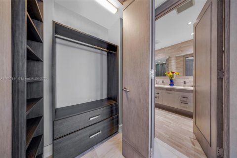 Condo in Bal Harbour, Florida, 2 bedrooms  № 1857111 - photo 24