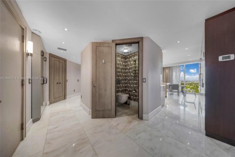 Condo in Bal Harbour, Florida, 2 bedrooms  № 1857111 - photo 11
