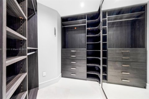 Condo in Bal Harbour, Florida, 2 bedrooms  № 1857111 - photo 23