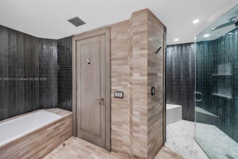 Condo in Bal Harbour, Florida, 2 bedrooms  № 1857111 - photo 27