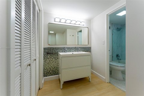 Copropriété à louer à Hollywood, Floride: 2 chambres, 111.2 m2 № 1863128 - photo 7