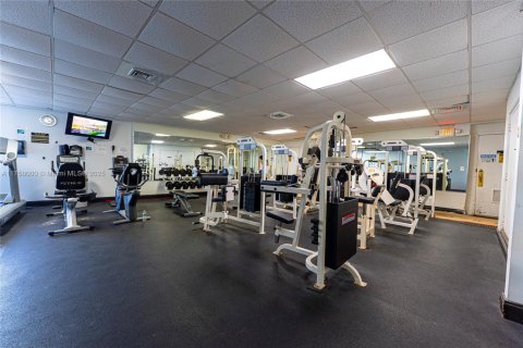Copropriété à louer à Hollywood, Floride: 2 chambres, 111.2 m2 № 1863128 - photo 19