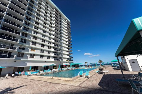 Copropriété à louer à Hollywood, Floride: 2 chambres, 111.2 m2 № 1863128 - photo 16