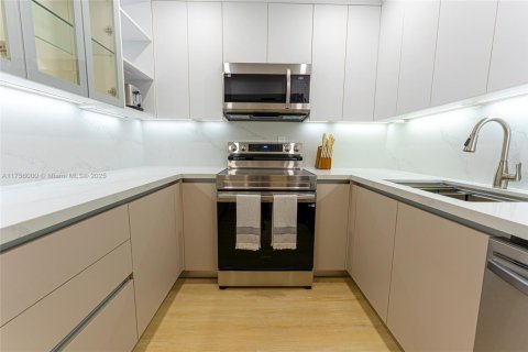 Copropriété à louer à Hollywood, Floride: 2 chambres, 111.2 m2 № 1863128 - photo 13