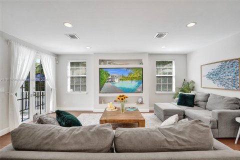 Casa en venta en Hollywood, Florida, 4 dormitorios, 250.84 m2 № 1972823 - foto 16