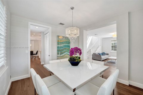 Casa en venta en Hollywood, Florida, 4 dormitorios, 250.84 m2 № 1972823 - foto 13