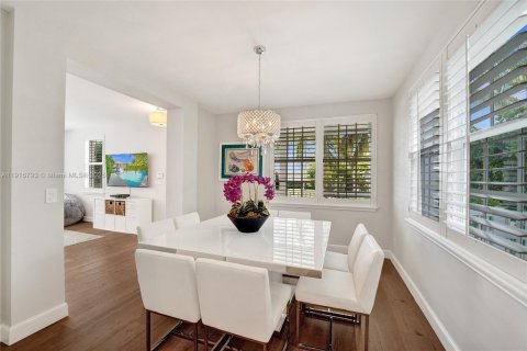 Casa en venta en Hollywood, Florida, 4 dormitorios, 250.84 m2 № 1972823 - foto 14