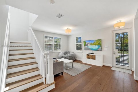 Casa en venta en Hollywood, Florida, 4 dormitorios, 250.84 m2 № 1972823 - foto 9