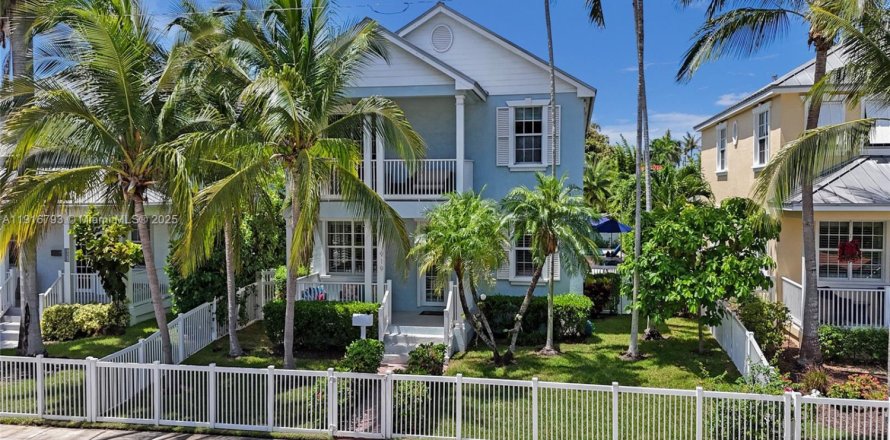 Casa en Hollywood, Florida 4 dormitorios, 250.84 m2 № 1972823