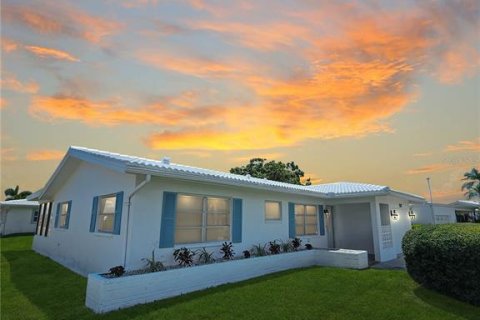 Villa ou maison à vendre à Pinellas Park, Floride: 2 chambres, 123.37 m2 № 1907380 - photo 1