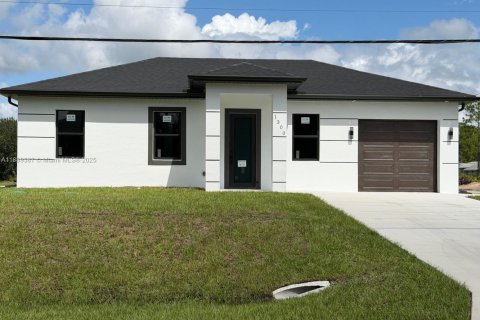 Casa en Lehigh Acres, Florida 3 dormitorios № 2035650
