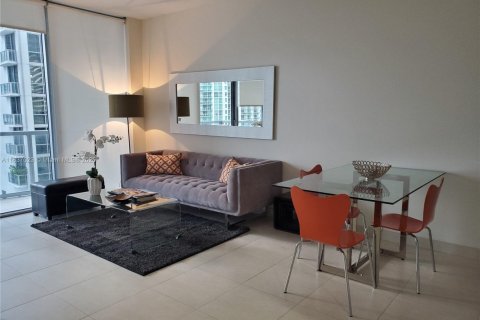 Condo in Miami, Florida, 1 bedroom  № 1823719 - photo 1