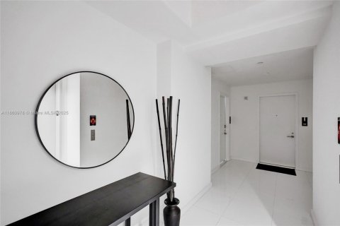 Condominio en venta en Miami, Florida, 1 dormitorio, 94.57 m2 № 1891002 - foto 2