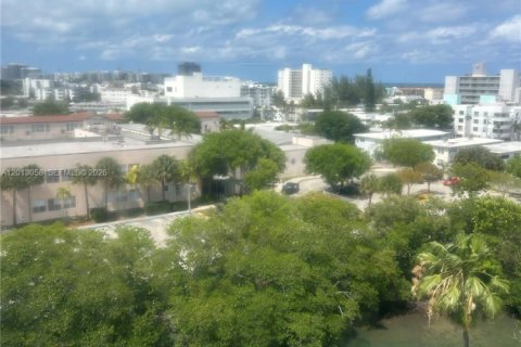 Condo in Miami Beach, Florida, 2 bedrooms  № 2076286