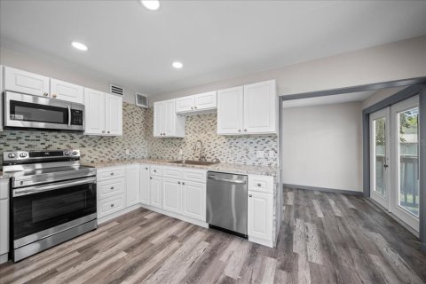 Touwnhouse à vendre à Bradenton, Floride: 4 chambres, 206.99 m2 № 1879623 - photo 4