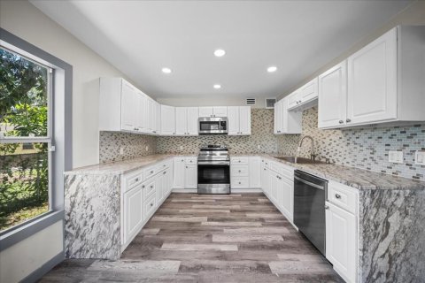 Touwnhouse à vendre à Bradenton, Floride: 4 chambres, 206.99 m2 № 1879623 - photo 2