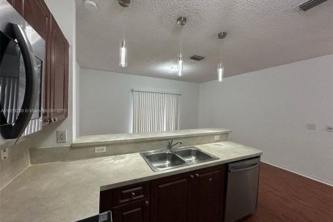 Condo in Homestead, Florida, 2 bedrooms № 1981175 - photo 7