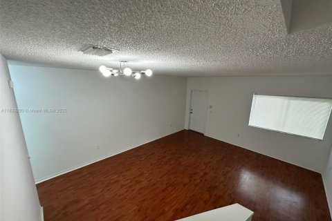 Condo in Homestead, Florida, 2 bedrooms № 1981175 - photo 13