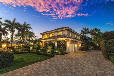 House in Boynton Beach, Florida 5 bedrooms, 345.41 sq.m. № 2181849 - photo 18