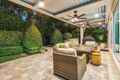 House in Boynton Beach, Florida 5 bedrooms, 345.41 sq.m. № 2181849 - photo 15
