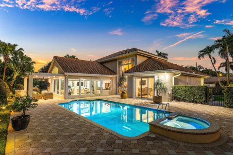 House in Boynton Beach, Florida 5 bedrooms, 345.41 sq.m. № 2181849