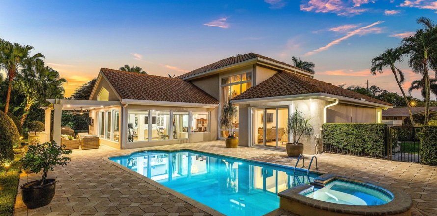House in Boynton Beach, Florida 5 bedrooms, 345.41 sq.m. № 2181849