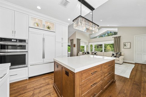 House in Boynton Beach, Florida 5 bedrooms, 345.41 sq.m. № 2181849 - photo 2