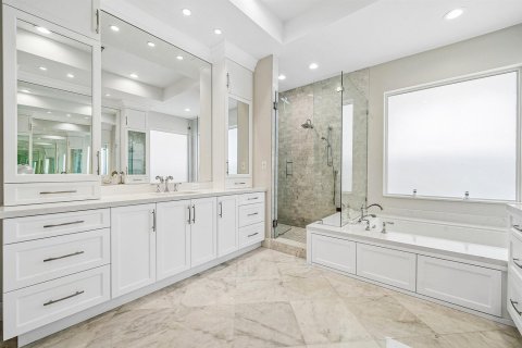 House in Boynton Beach, Florida 5 bedrooms, 345.41 sq.m. № 2181849 - photo 11