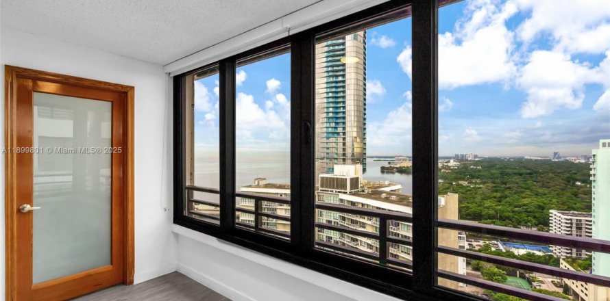 Condo in Miami, Florida, 1 bedroom  № 1952484