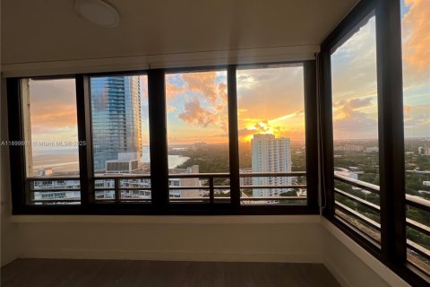 Condo in Miami, Florida, 1 bedroom  № 1952484 - photo 3