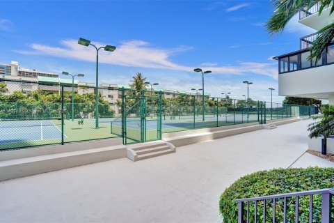 Condo in Miami, Florida, 1 bedroom  № 1952484 - photo 29