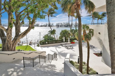 Condo in Miami, Florida, 1 bedroom  № 1952484 - photo 30